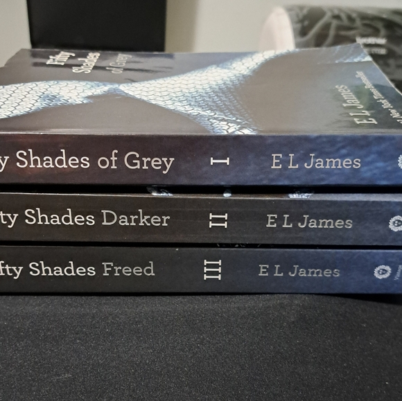 50 Shades of Grey Triology - Picture 3 of 3